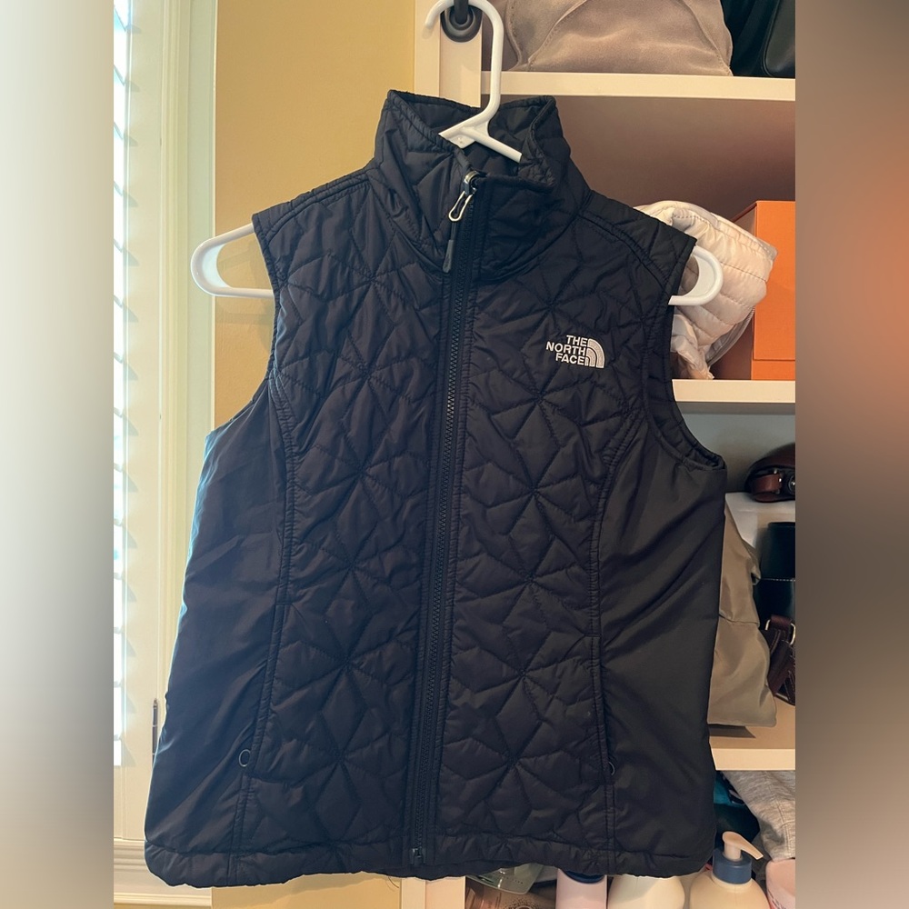 The North Face black XS women’s vest